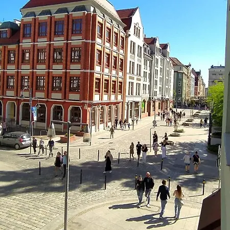 Wroclaw University Apartment *