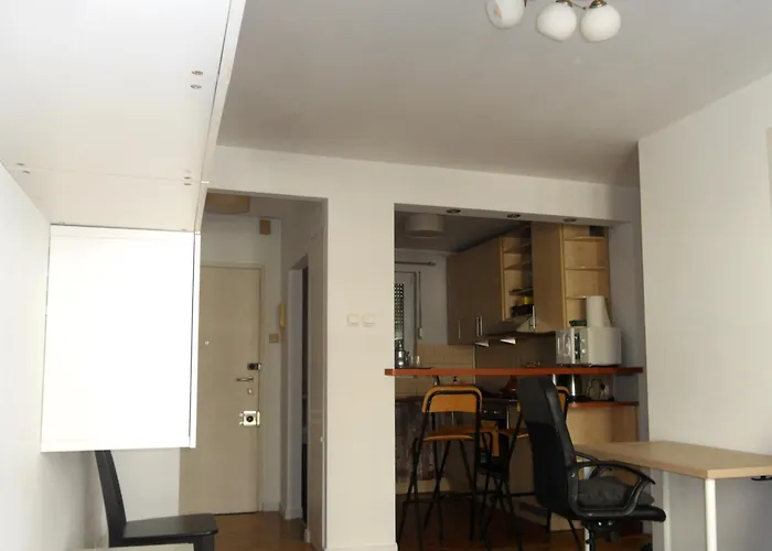 Wroclaw University Apartment *