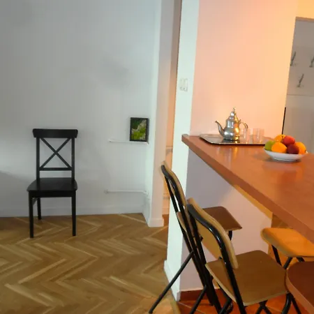 Wroclaw University Apartment *